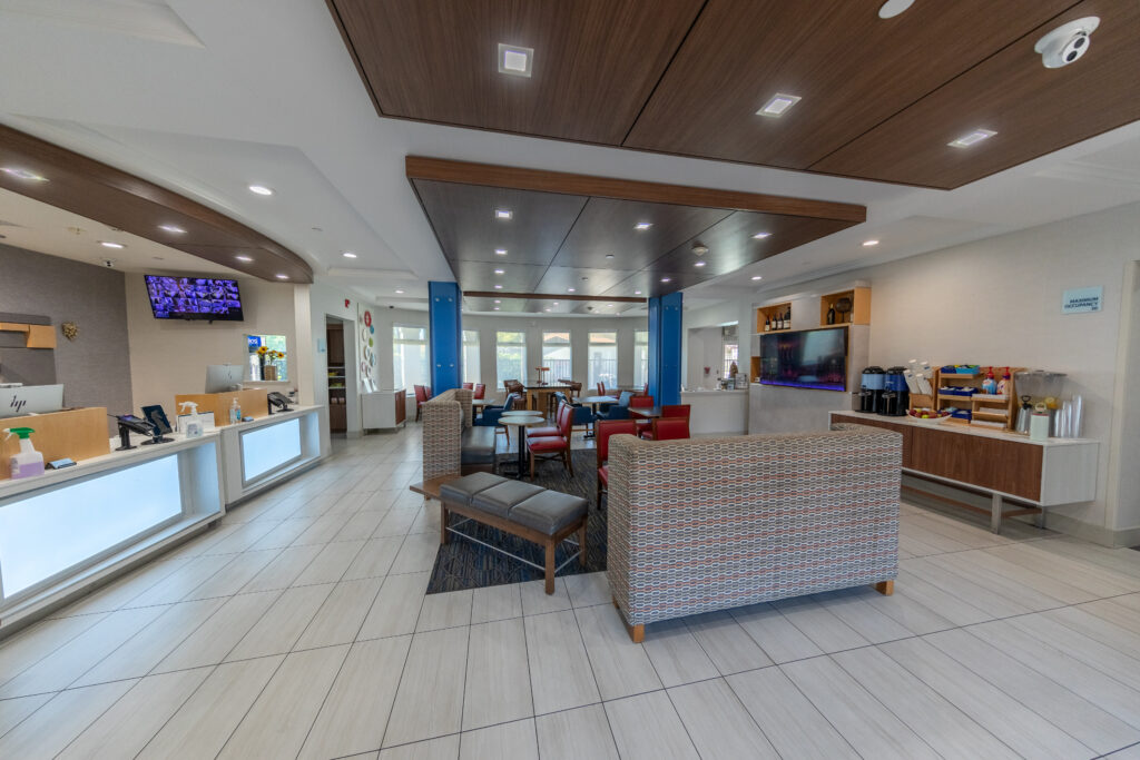 Holiday_Inn_Express-1