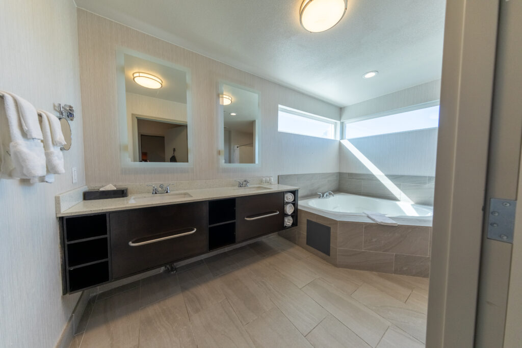 King Suite Bahtroom 1