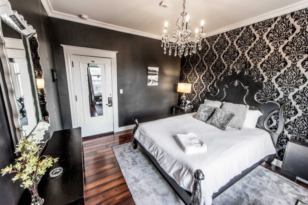 8 ember private queen JS